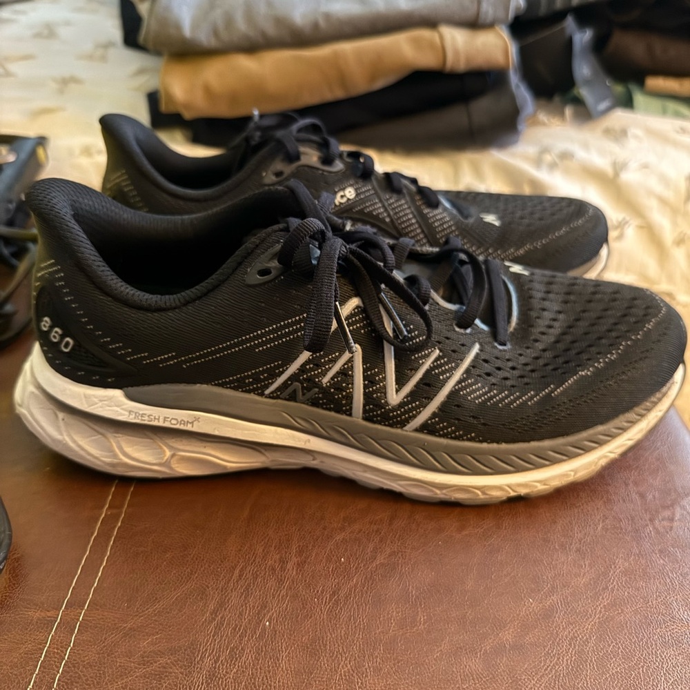 SOLD ❌New Balance Women’s Black and White Athletic Shoes